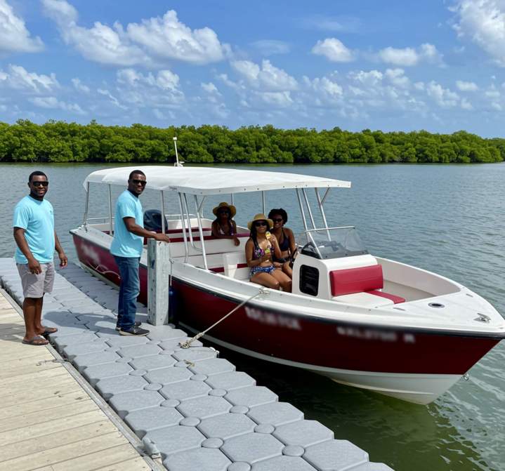 Optez pour une excursion en bateau inoubliable avec guide.